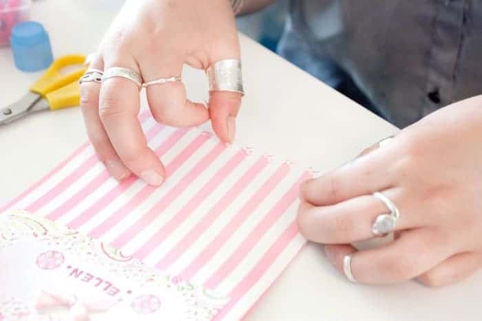 Today we’re going to teach you how to personalise your hen night party bags! Planning a hen party can be a lot of work! But going the extra mile and making something personal is really special for your guests and will make your hen do stand out from all the rest.