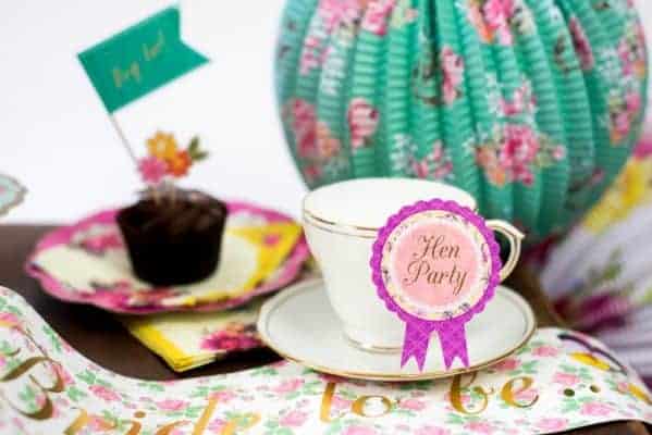Learn how to create a beautiful vintage hen party with these gorgeous vintage hen party decorations.