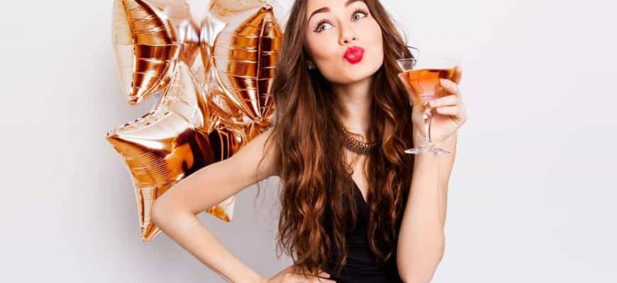 Learn all about why you should play HEN NIGHT GAMES! Including our favourite hen night games.