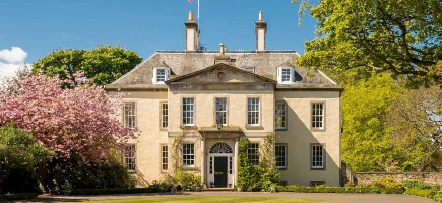 Large luxury hen party manor house in Edinburgh with gardens, sleeping up to 24 guests.