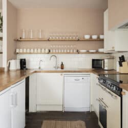 Hen Party Cottage With Hot Tub In The Cotswolds