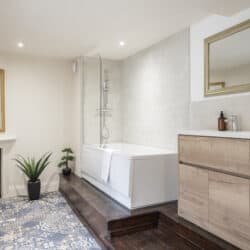 Hen Party Cottage With Hot Tub In The Cotswolds
