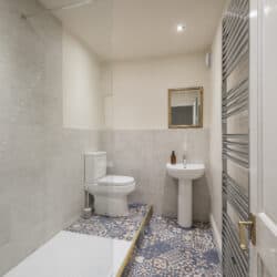 Hen Party Cottage With Hot Tub In The Cotswolds