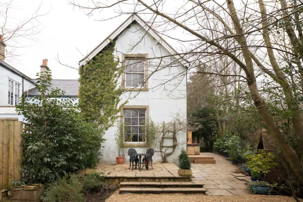 Hen Party Cottage With Hot Tub In The Cotswolds