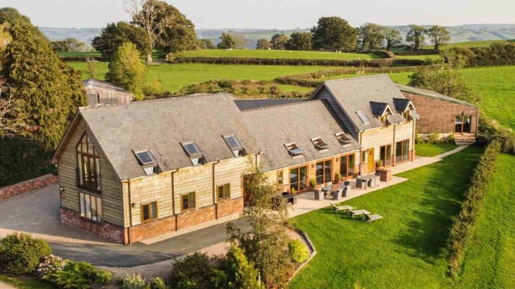 Hen Party House With Hot Tub & Pool in Wales